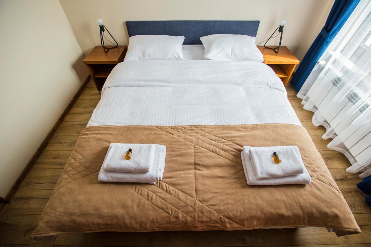 Hotel Gosciniec Ceglane Katy Dwikozy Esterno foto