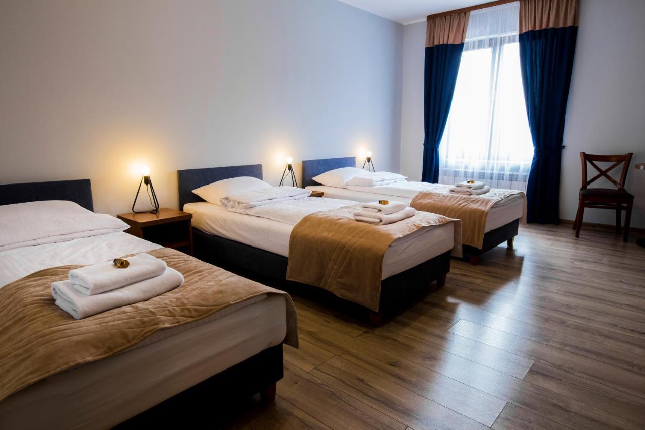Hotel Gosciniec Ceglane Katy Dwikozy Esterno foto