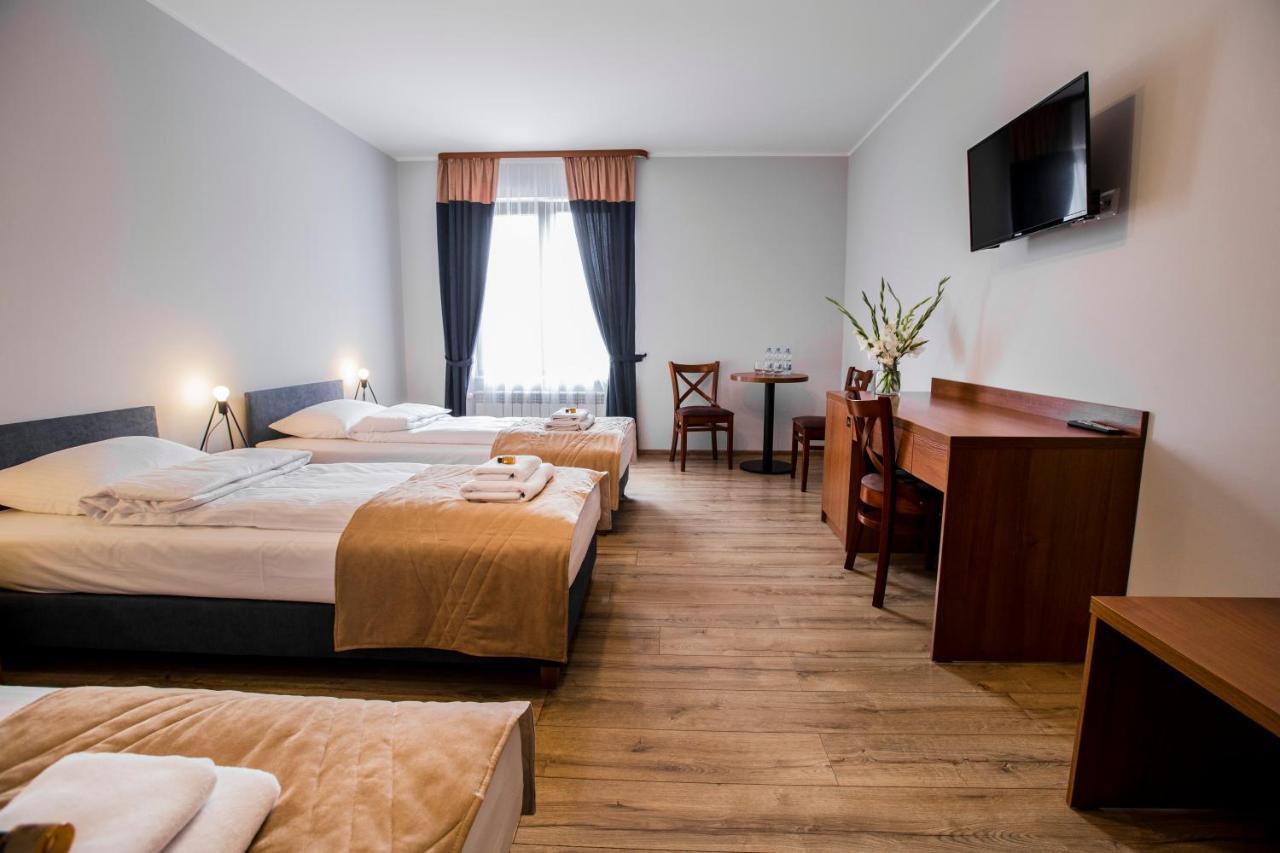 Hotel Gosciniec Ceglane Katy Dwikozy Esterno foto