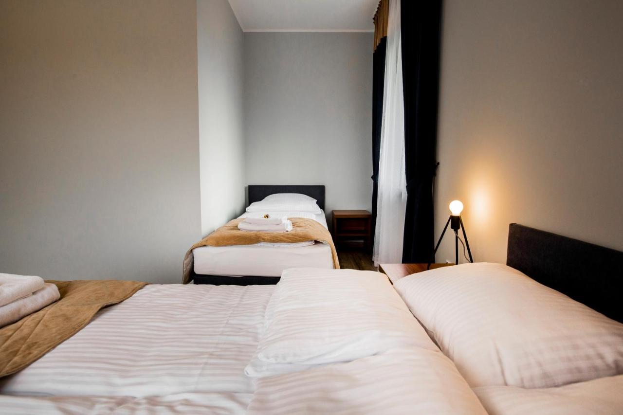 Hotel Gosciniec Ceglane Katy Dwikozy Esterno foto