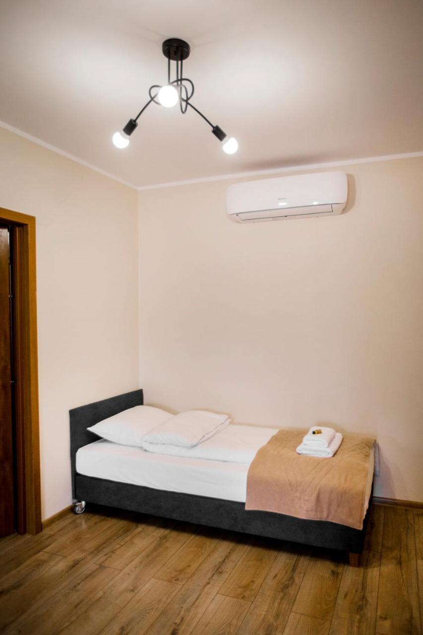 Hotel Gosciniec Ceglane Katy Dwikozy Esterno foto