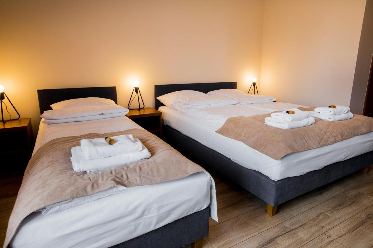 Hotel Gosciniec Ceglane Katy Dwikozy Esterno foto