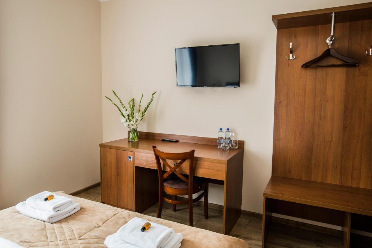 Hotel Gosciniec Ceglane Katy Dwikozy Esterno foto