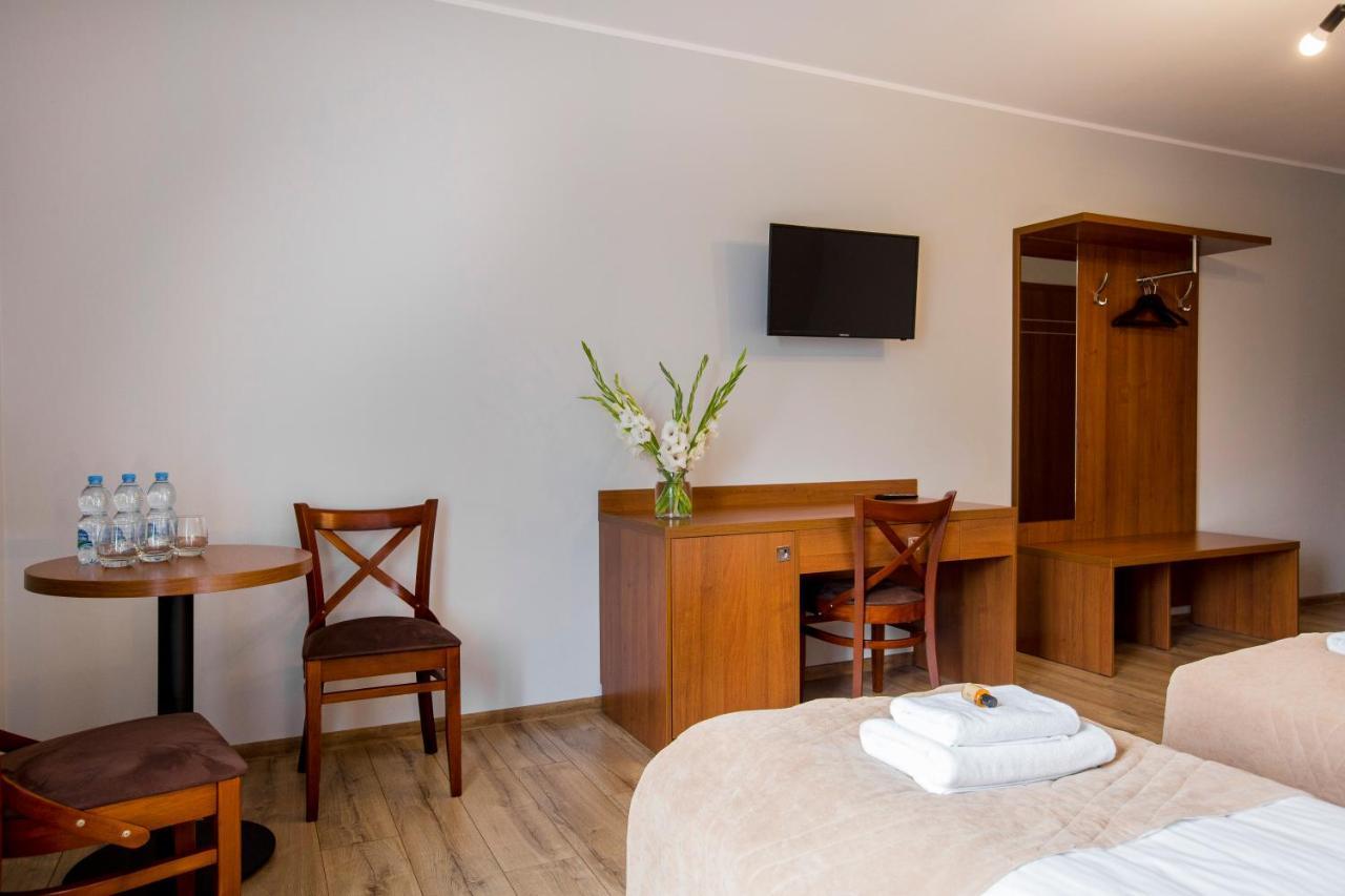 Hotel Gosciniec Ceglane Katy Dwikozy Esterno foto