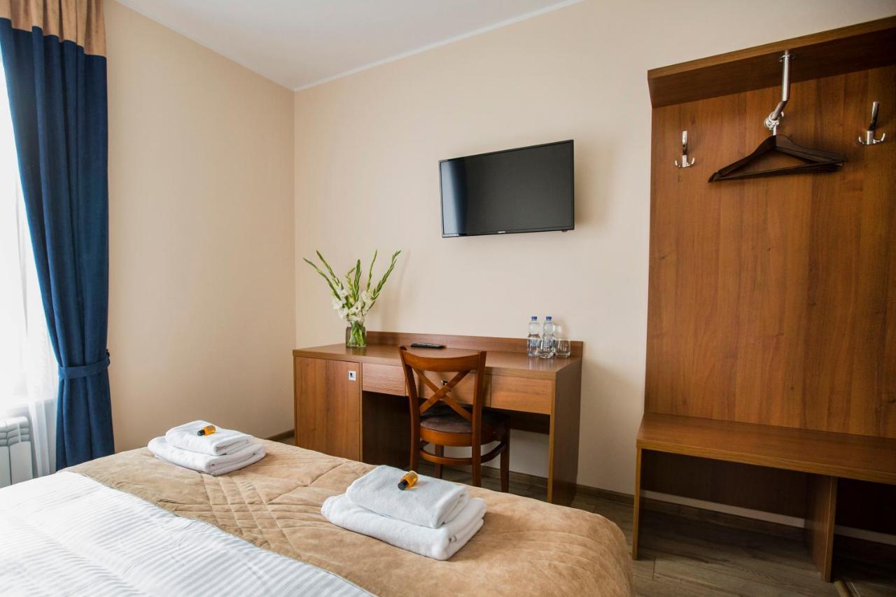 Hotel Gosciniec Ceglane Katy Dwikozy Esterno foto