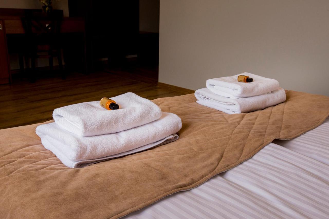 Hotel Gosciniec Ceglane Katy Dwikozy Esterno foto