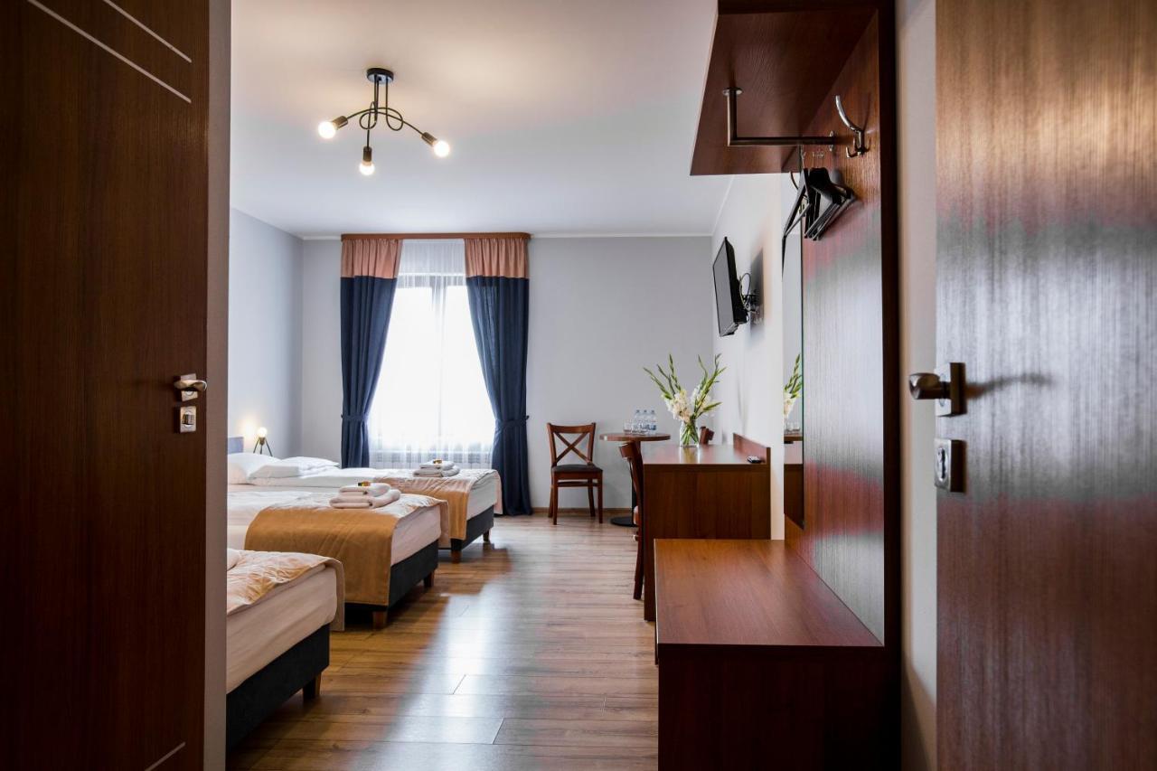 Hotel Gosciniec Ceglane Katy Dwikozy Esterno foto