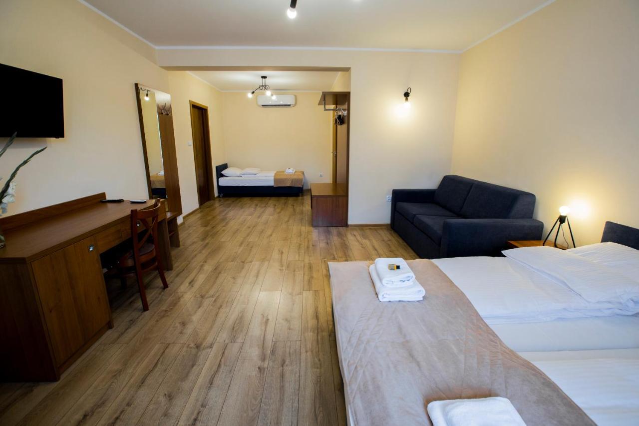 Hotel Gosciniec Ceglane Katy Dwikozy Esterno foto