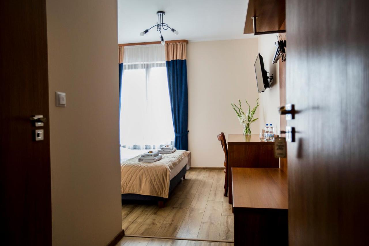 Hotel Gosciniec Ceglane Katy Dwikozy Esterno foto