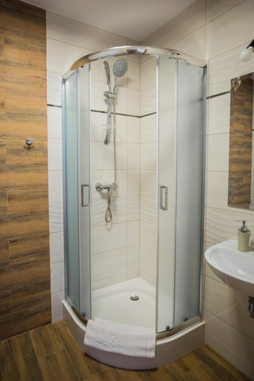 Hotel Gosciniec Ceglane Katy Dwikozy Esterno foto