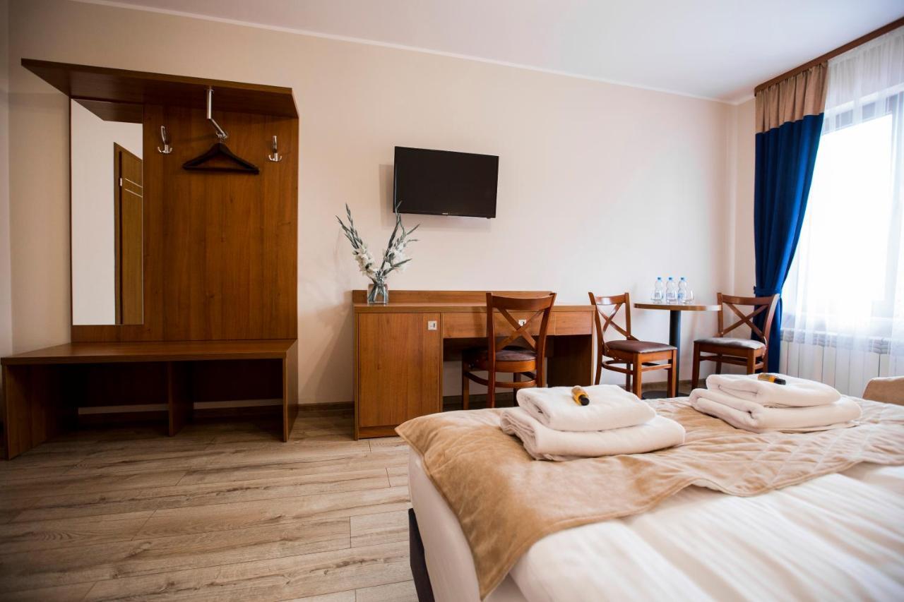 Hotel Gosciniec Ceglane Katy Dwikozy Esterno foto