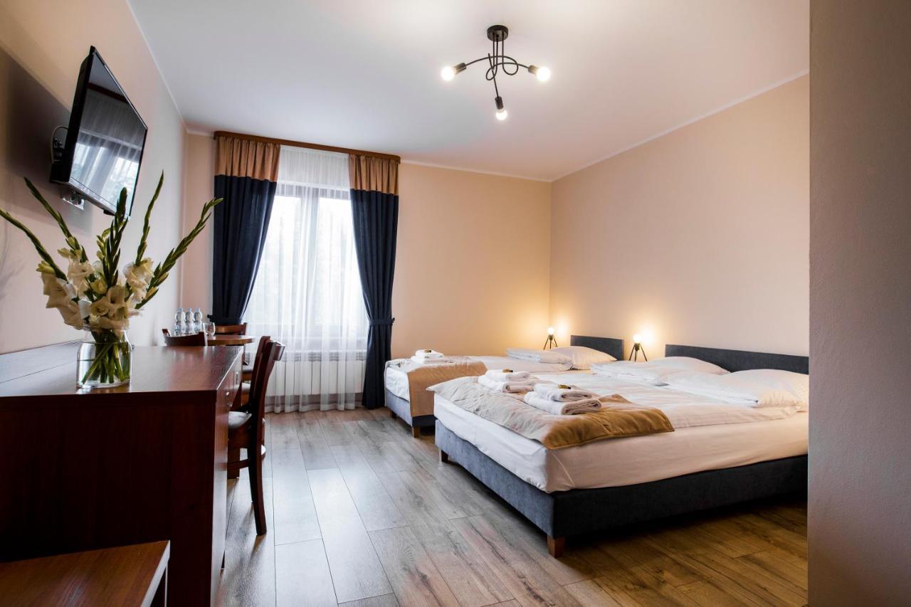 Hotel Gosciniec Ceglane Katy Dwikozy Esterno foto